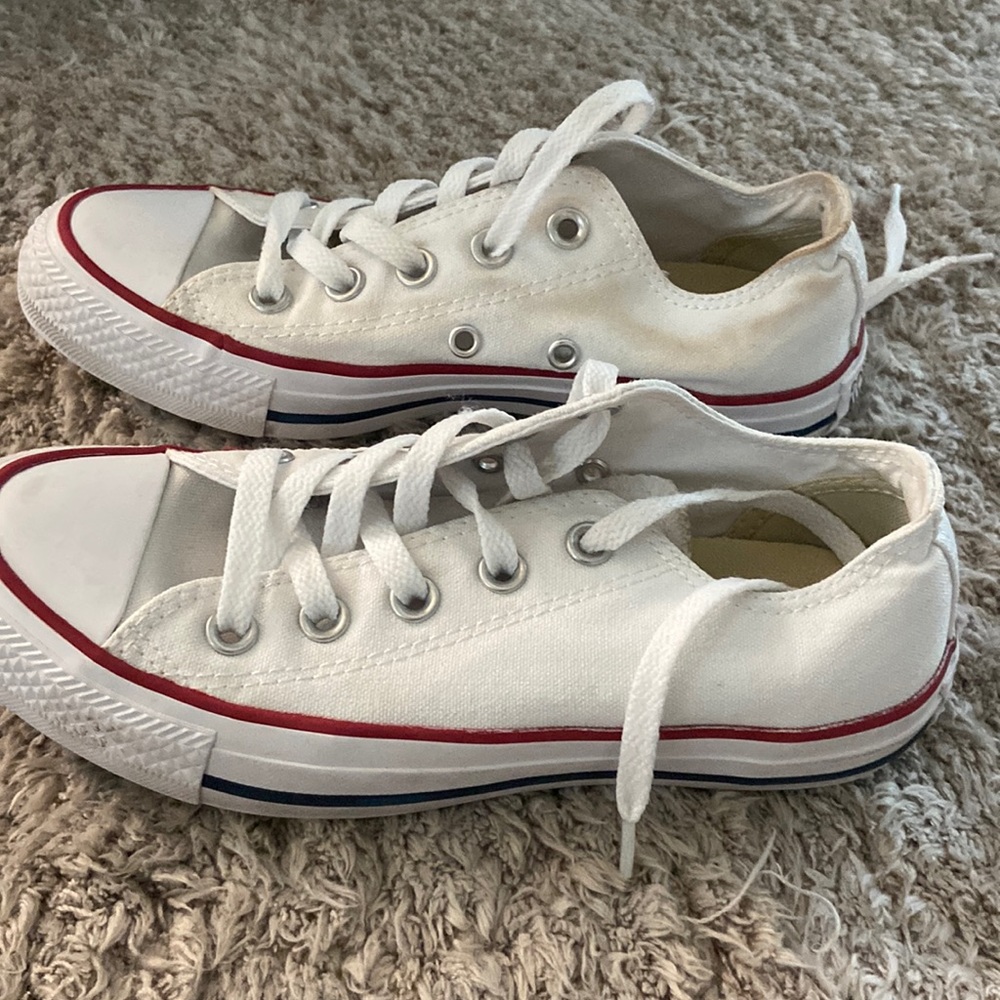 Low top converse white shoes size 5